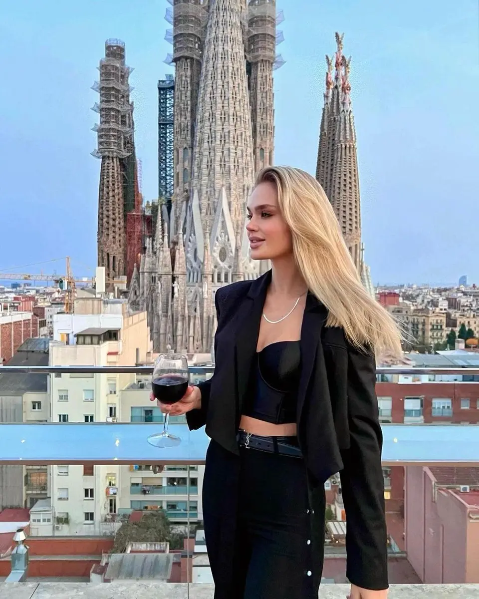 Elia escort in London