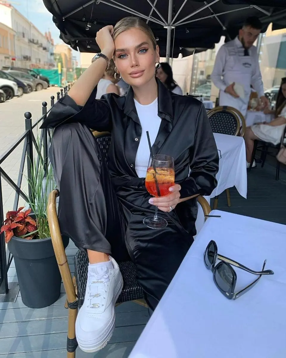 Elia escort in London