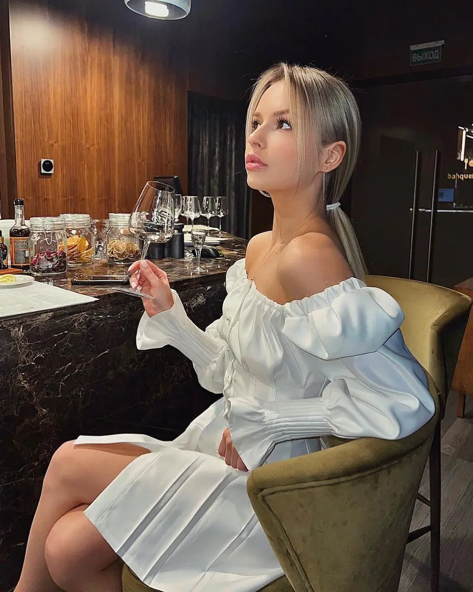 Estelle escort in London