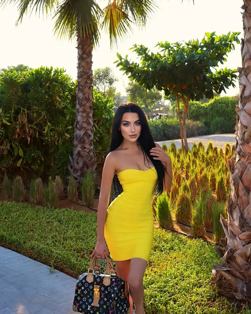 Estelle escort in London