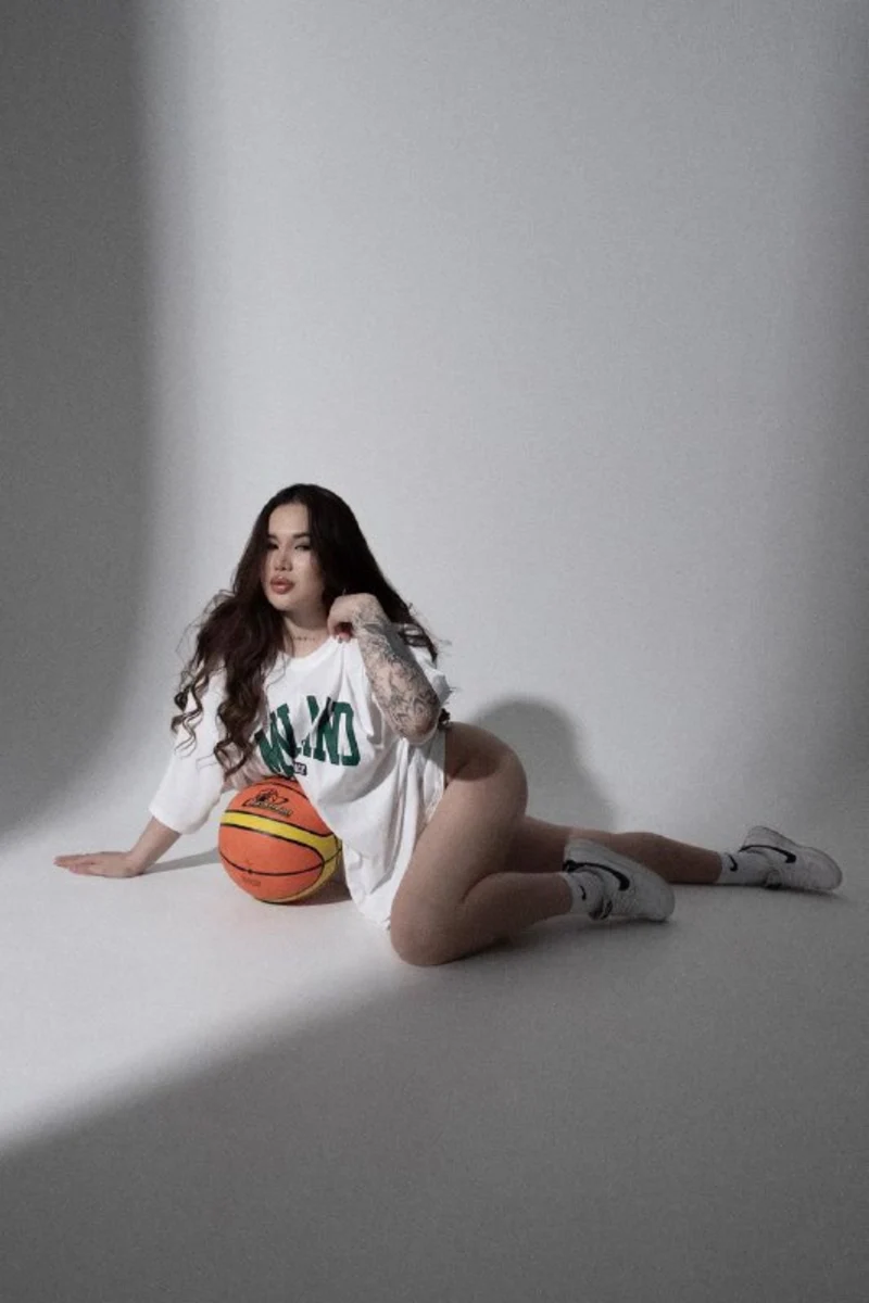 Holli escort in London