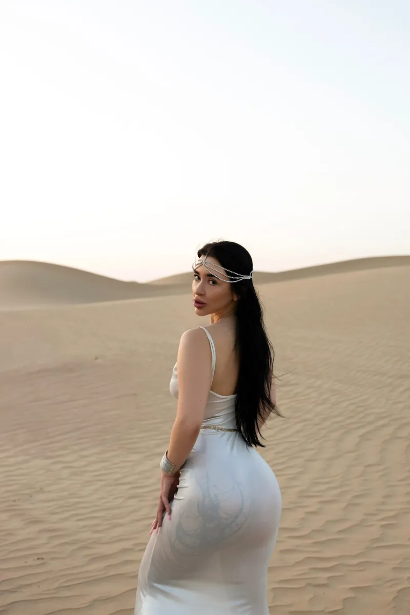 Molli escort in Dubai