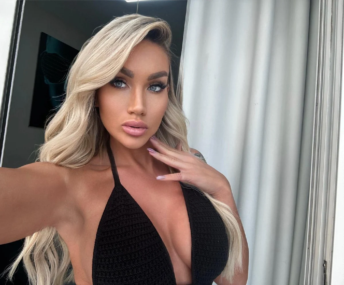 Norina escort in London