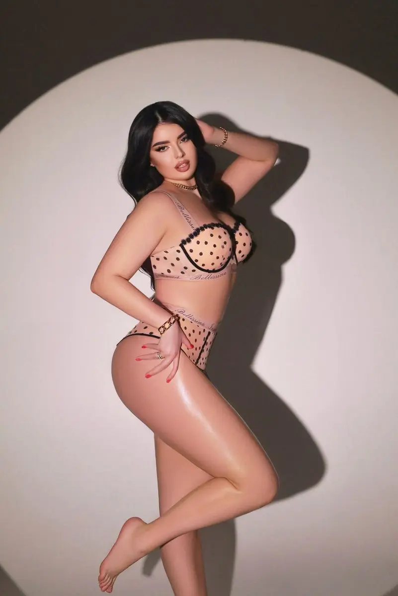 Samira escort in London