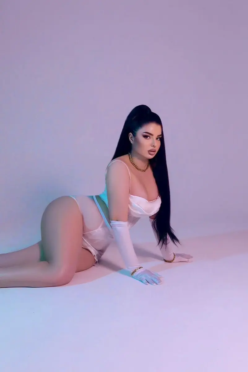 Samira escort in London