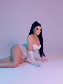 Samira escort in London