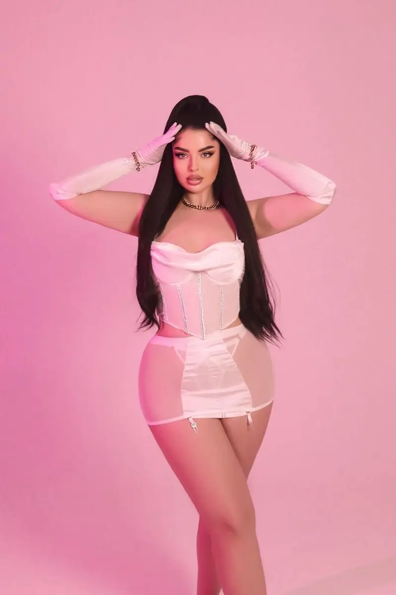 Samira escort in London