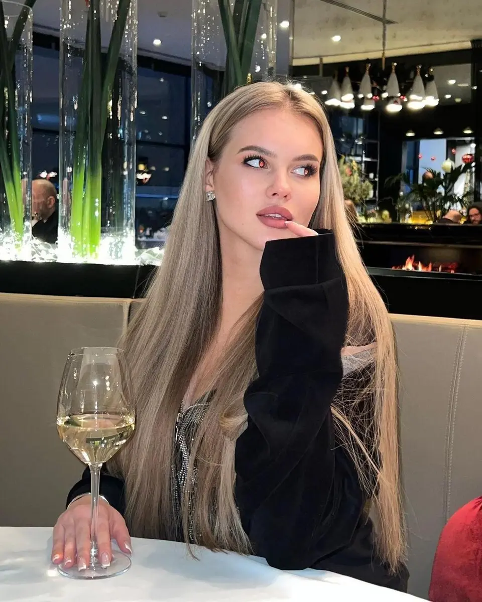 Skylar escort in London