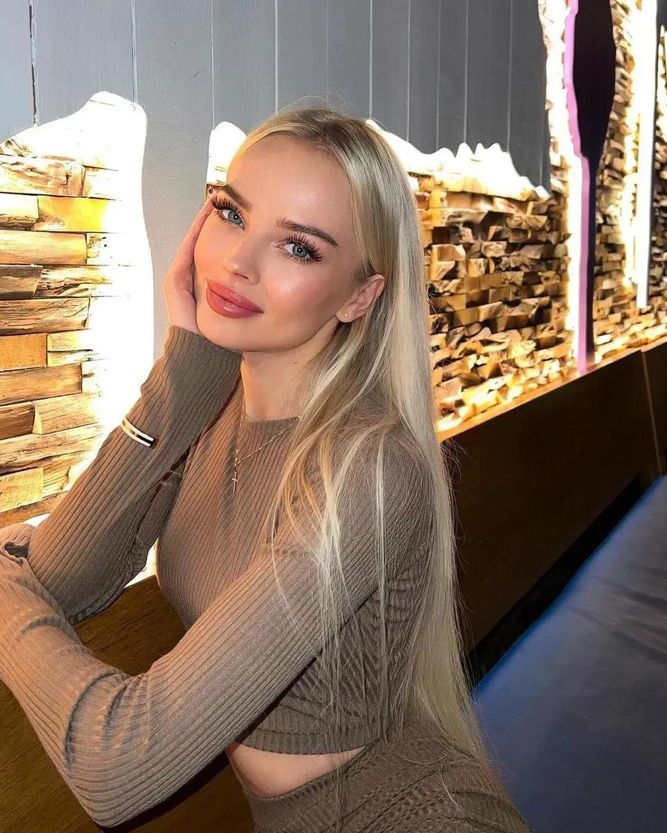 Zoelle escort in Dubai