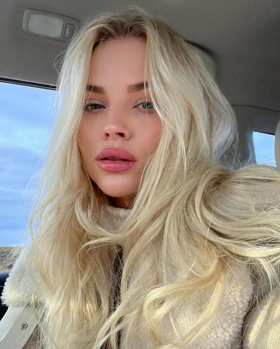 Zoelle escort in London