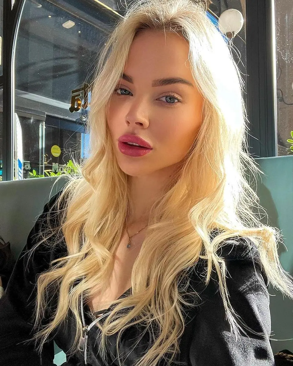 Zoelle escort in London