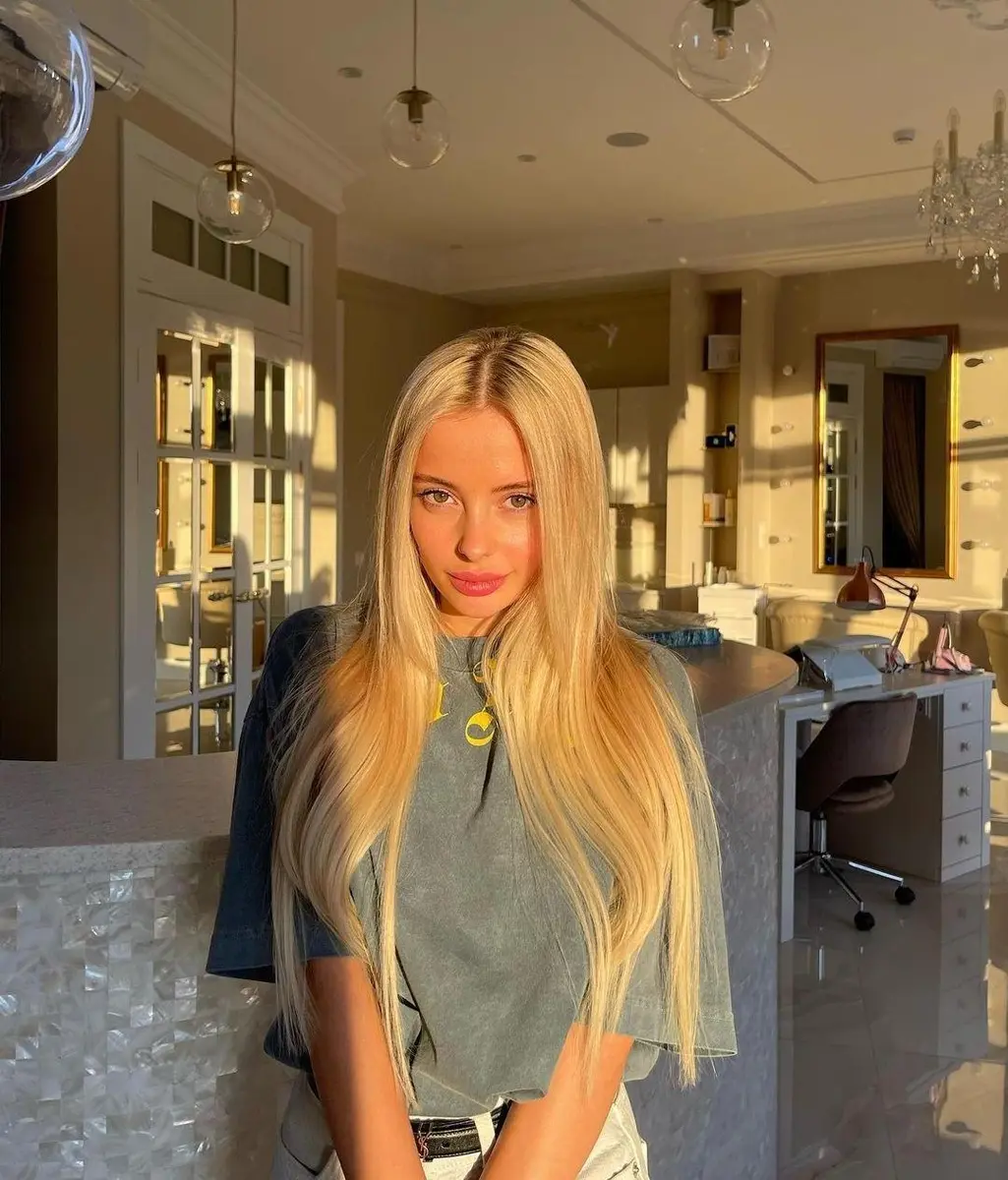 Zora escort in London