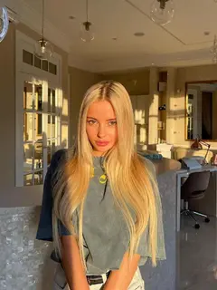 Zora escort in London