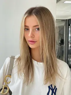 Zora escort in London